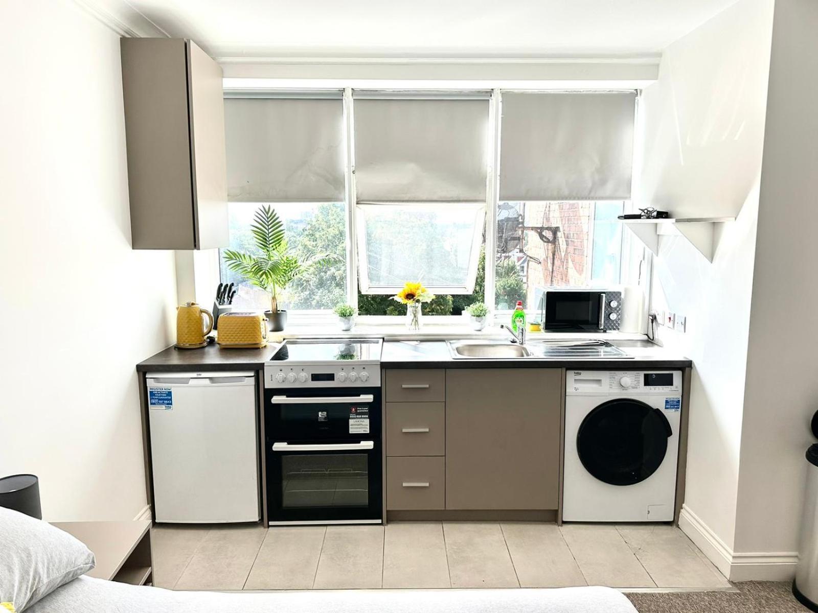 Sunny Modern, Private Apartment,15 Mins To Central London Hendon Exteriér fotografie